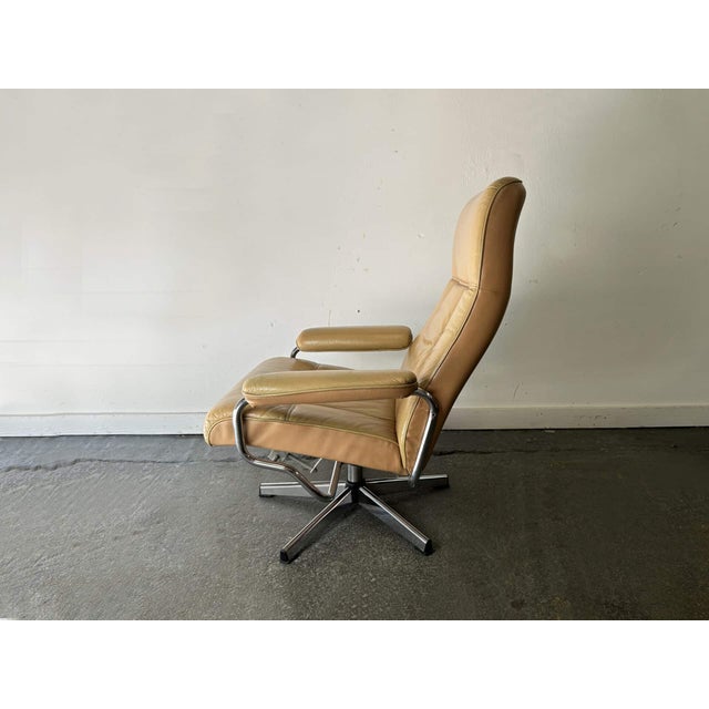 Mid-Century Scandinavian Leather Reclining Lounge Chair with Chrome Frame, 1970s For Sale - Image 4 of 10