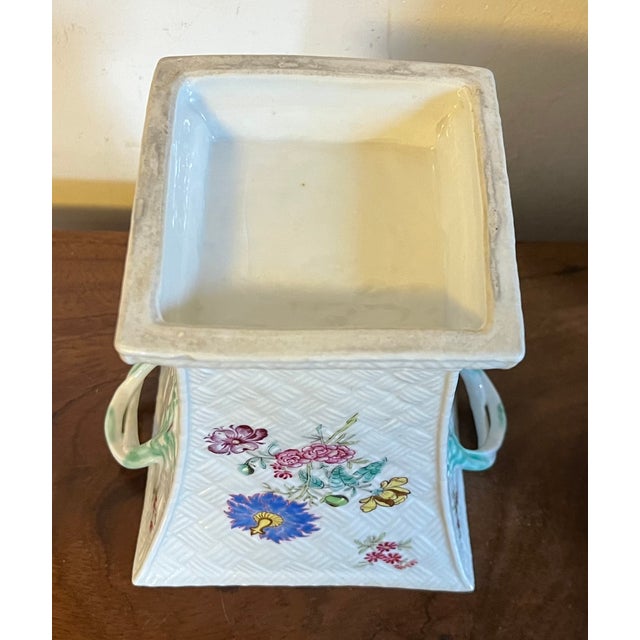 Antique 18th Century Chinese Export Porcelain Bulb Pot or Cachepot Vase in Famille Rose Glaze Circa 1790 For Sale - Image 12 of 13