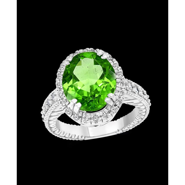 7 Carat Oval Peridot and 1.2 Carat Diamonds 14 Karat White Gold Cocktail Ring For Sale - Image 17 of 18
