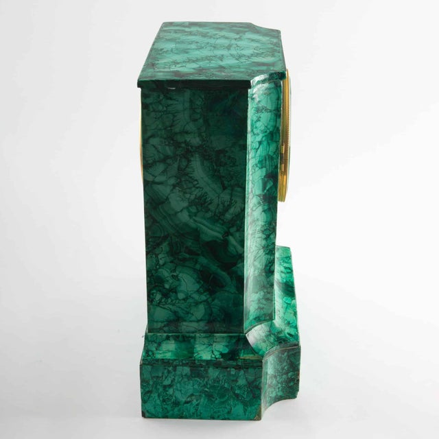 Neoclassical French Malachite Mantel Clock by Vincenti & Cie, Paris, circa 1855 For Sale - Image 3 of 4
