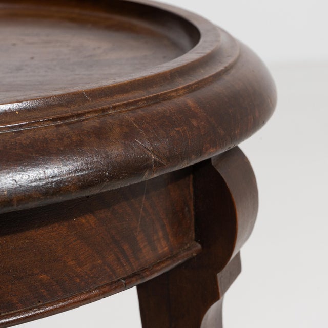 A distinguished example of 19th-century British craftsmanship, this eclectic pedestal table brings together the era's...
