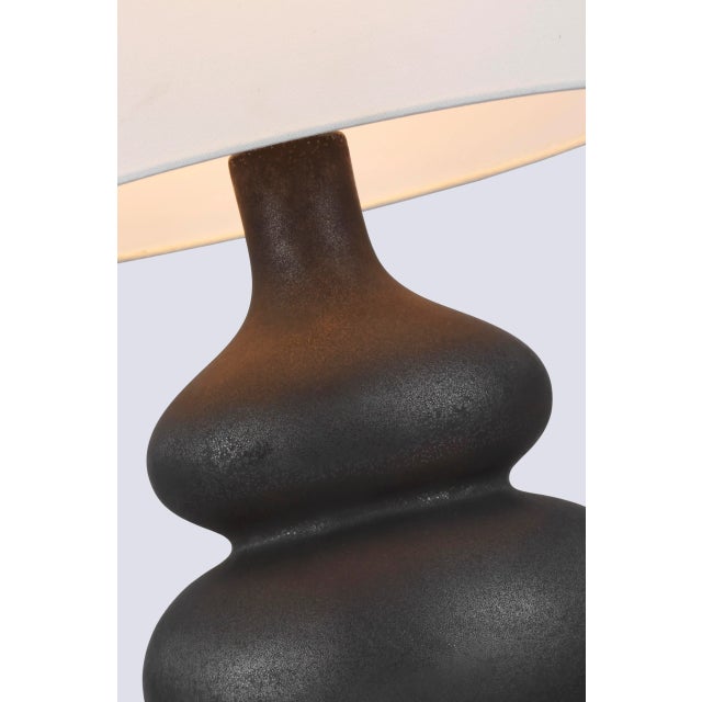 2020s Chapman & Myers for Visual Comfort Signature Lismore Medium Table Lamp in Stained Black Metallic with Linen Shade For Sale - Image 5 of 6