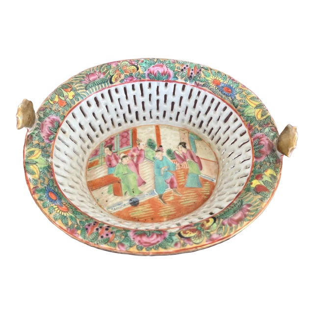 19th Century, Chinese Export Porcelain Famille Rose Medallion Chestnut Basket For Sale