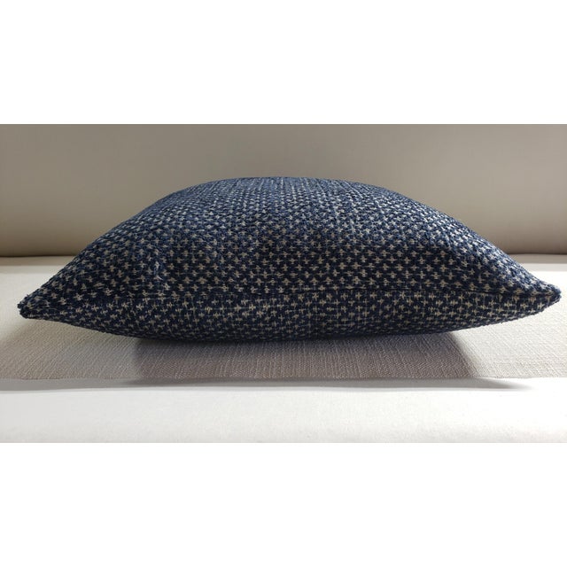 Gem chenille fabric on both sides. Size: 18 x 18 Hidden zipper. Fabric information: Brand: Robert Allen Fabrics Book:...