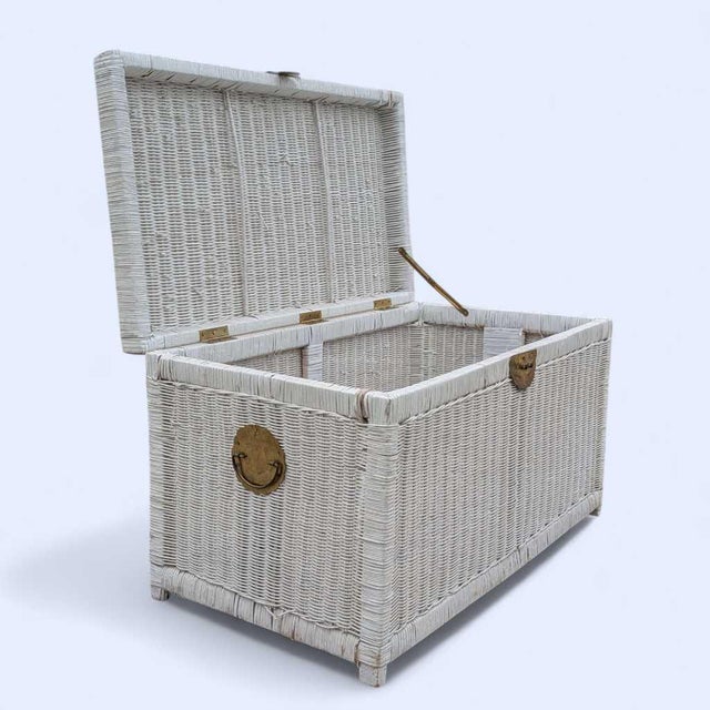 Late 20th Century Vintage White Wicker Storage Trunk With Brass Hardware, Coastal, Rattan For Sale - Image 5 of 17