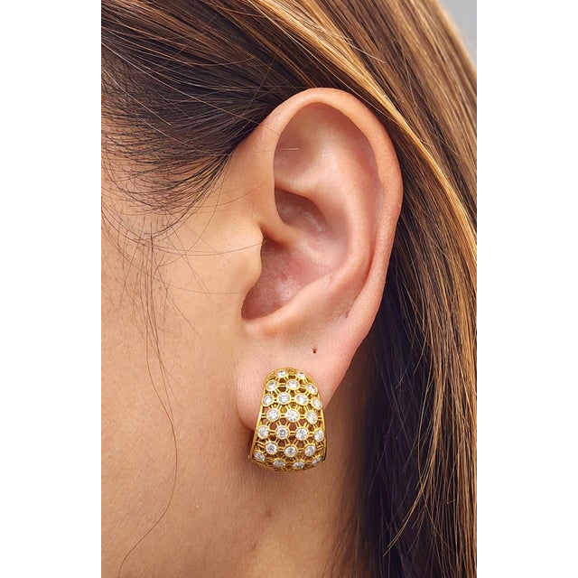 These exquisite earrings showcase a refined lattice design adorned with 46 brilliant round-cut white diamonds. Crafted in...