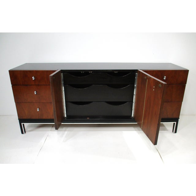 American of Martinsville Mid Century Walnut Dresser Credenza by American of Martinsville For Sale - Image 4 of 16