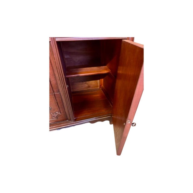 Vintage c.1950's Duncan Phyfe "Style" Red Mahogany Buffet / Sideboard For Sale - Image 12 of 15