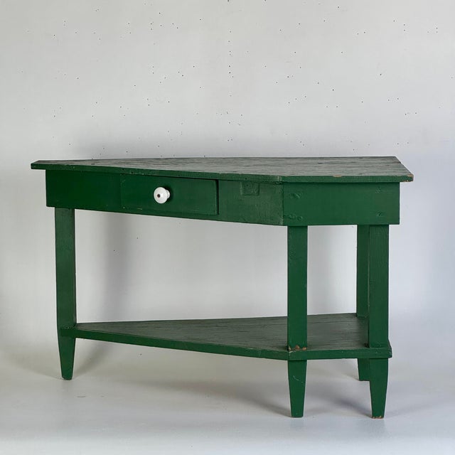 This is not a high-end constructed table. And the best and strongest wood was not used on it. But some gentleman probably...