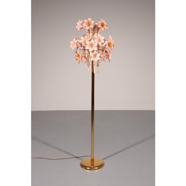A very Rare statement and with this spectacular large 1970s Franco Luce Seguso floorlamp, a true celebration of Italian...