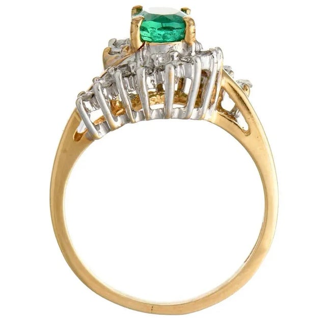 10KYW Emerald(0.81) & Diamond(0.24) Ring, size 6.25 For Sale - Image 4 of 5