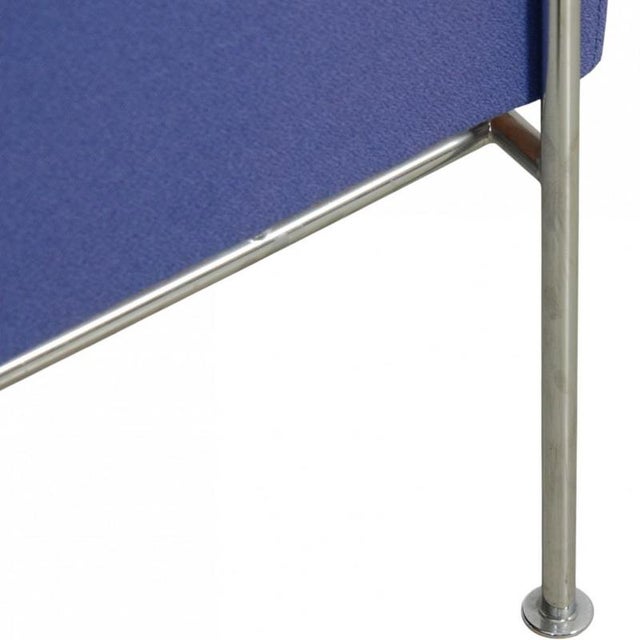 Model 3301 Lounge Chair in Blue Fabric by Arne Jacobsen, 1997 For Sale - Image 12 of 18