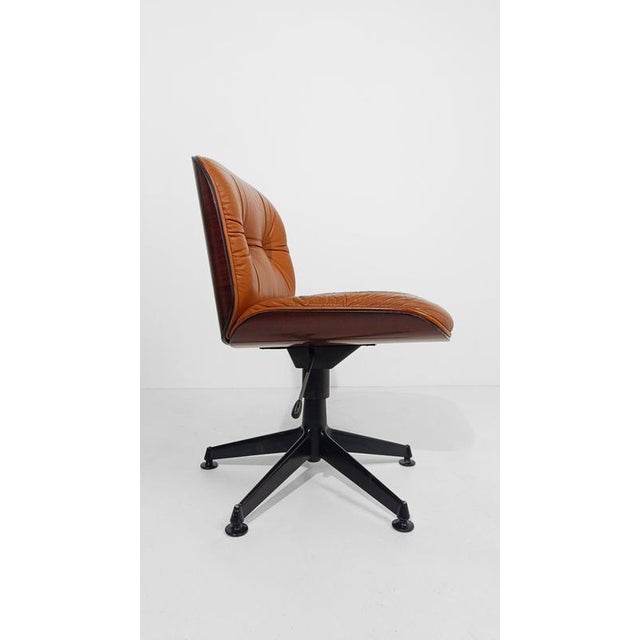 Cognac Leather and Rosewood Desk Chair attributed to Ico Parisi for MiM Roma, Italy, 1960s For Sale - Image 15 of 18