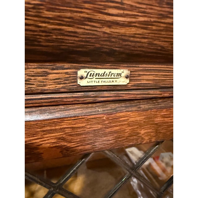 Antique Library Bookcase Lundstrom Chippendale Leaded Glass 3-Tier Sectional Barrister Bookcase - Quarter-Sawn Oak For Sale - Image 4 of 17