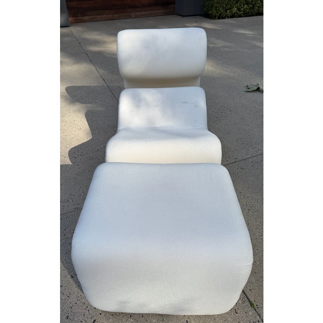 Textile 1950s Postmodern Sculptural Chaise Lounge With Matching Ottoman in Cream Linen For Sale - Image 7 of 7