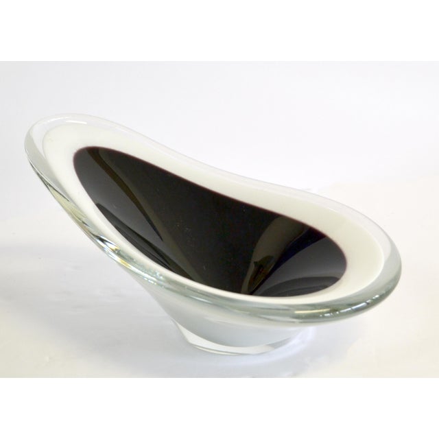 Mid-Century Modern 1956 Paul Kedelv Flygsfors Coquille Glass Bowl Triple Encases Black White Clear For Sale - Image 3 of 12