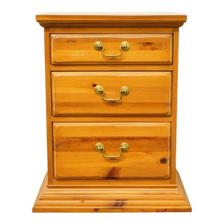 Thomasville Furniture Replicas 1800 Rustic Knotty Pine 22" Three Drawer Nightstand 16911-811 For Sale