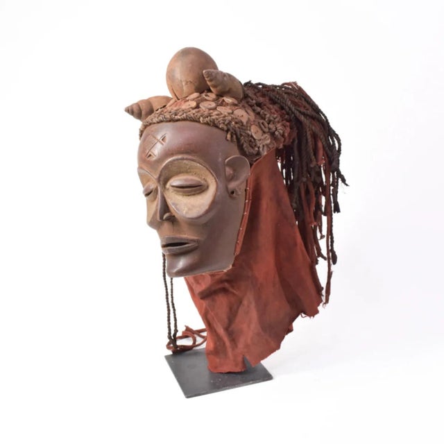 African Early 20th Century Chokwe Mask Mwana Pwo with Headdress For Sale - Image 3 of 6