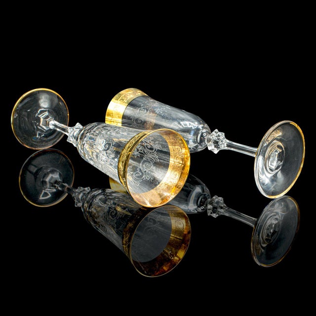 Set of 12 Vintage Champagne Flutes, Continental, Wine Glass, Gold Leaf, c.1980 For Sale - Image 6 of 10