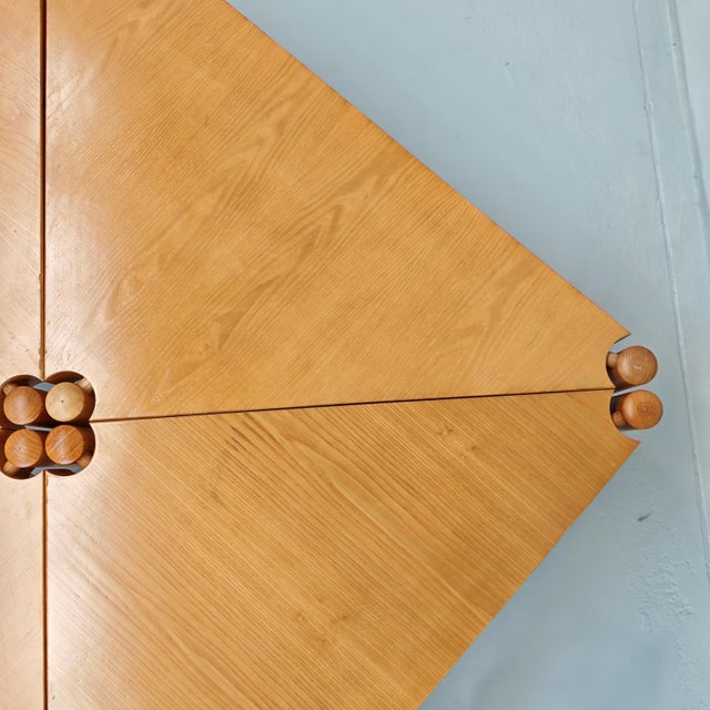 Vintage Enolinea Modular Triangular Tables in Light Wood, 1980s, Set of 4 For Sale - Image 6 of 18