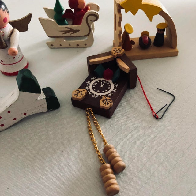 Vintage wooden painted set of 5 Christmas ornaments Highest 3.25"H , makers mark reads " BRINN's PGH , PA Made in Taiwan "...