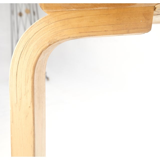 Mid-Century Modern Set of 3 Early Round Nesting Side Occasional Tables by Alvar Aalto Mid Century For Sale - Image 3 of 10