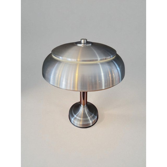 Large table lamp in aluminum and lacquered metal, made in Italy in the 1970s. The lamp is in its original condition....
