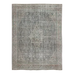 Early 20th Century Antique Distressed Persian Mahal/Sultanabad Rug in Light Gray, Blush/Pink