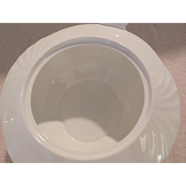 1980s Villeroy & Boch "Arco Weiss" 1.5 Qt Covered Vegetable Dish For Sale In Washington DC - Image 6 of 15