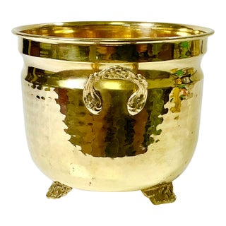 Mid-Century Boho Chic Arts & Crafts Hollywood Regency Footed Hammered Brass Planter With Handles For Sale