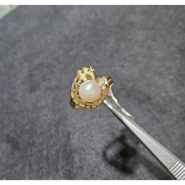 Seashell Shaped Diamond Pearl Ring 14k Yellow Gold, Size 6 For Sale - Image 4 of 4