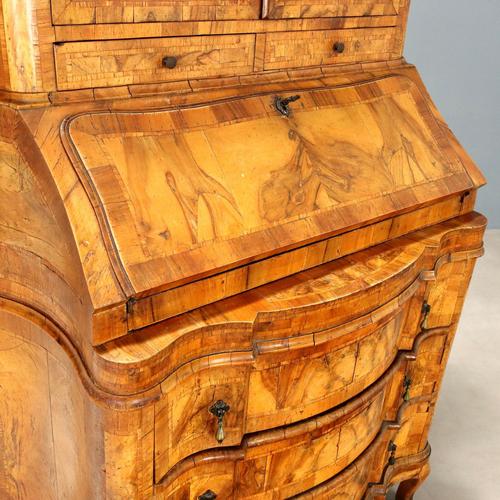 Baroque-Style Secretaire in Veneered Walnut For Sale - Image 6 of 15