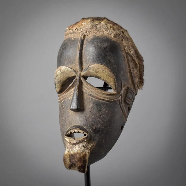 Early 20th Century Bété Carved Wood Gre Mask With Fur Côte d'Ivoire For Sale - Image 4 of 11