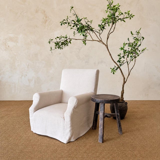 Regent Chair Slip Covered in Belgian Linen 31.5″ W x 39″ D x 35″ H Arm Height 22″ Seat Height 14″ / Seat Depth 24″ / Seat...
