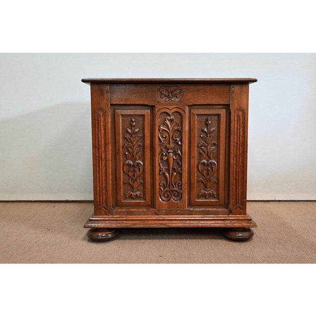 Small Renaissance Oak Chest, Early 1900s For Sale - Image 6 of 18