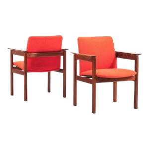 Jens Risom Accent Chairs in Original Red Upholstery on a Refinished Walnut Frame, USA, circa 1960s - A Pair