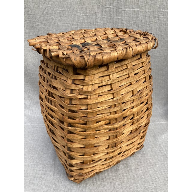 Late 19th Century Early American Splint Oak Gathering Basket With Lid Initialed For Sale - Image 4 of 12