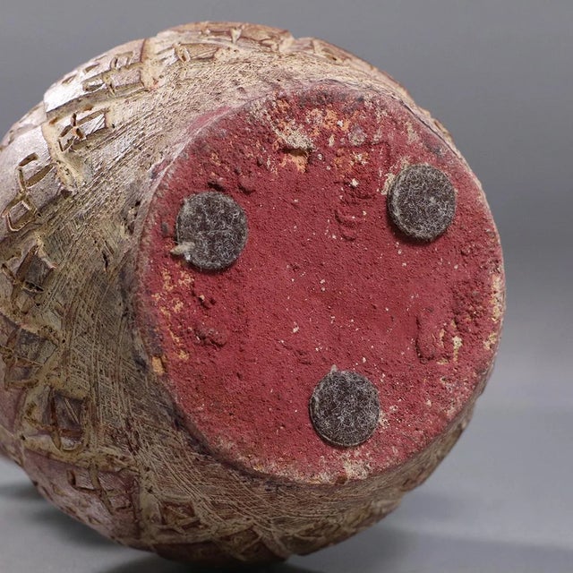 Mid 20th Century Latin American Clay Vase With Rings Handles For Sale In New York - Image 6 of 7