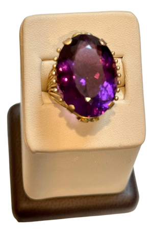 27 Carat Oval Amethyst Cocktail Ring in 14 Karat Yellow Gold, Size 5.5