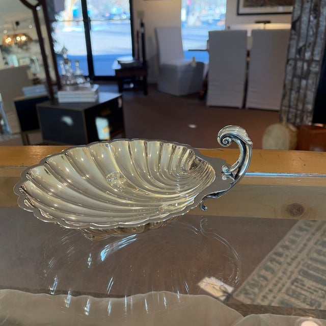 Lovely dish in excellent condition