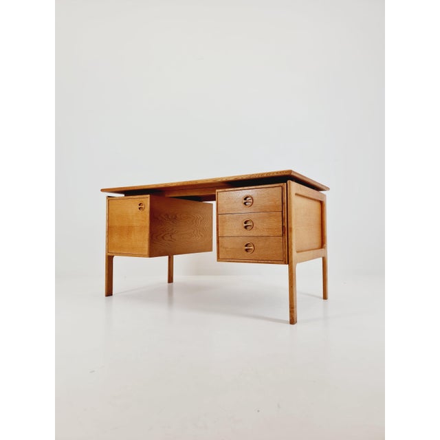 Arne Vodder Vintage Danish Desk in Oak by Arne Vodder for GV Møbler, Denmark, 1960s For Sale - Image 4 of 18
