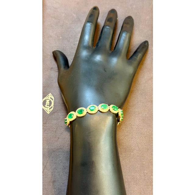 16 Carat Oval Cut Emerald and Diamond Tennis Bracelet 14 Karat Yellow Gold For Sale - Image 10 of 18