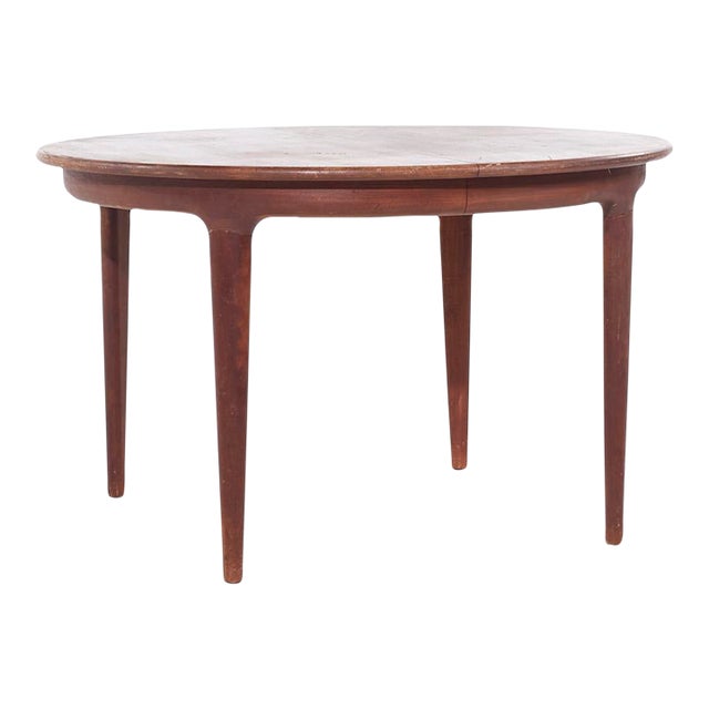 Johannes Andersen for Uldum Mid Century Danish Teak Expanding Dining Table With 2 Leaves For Sale