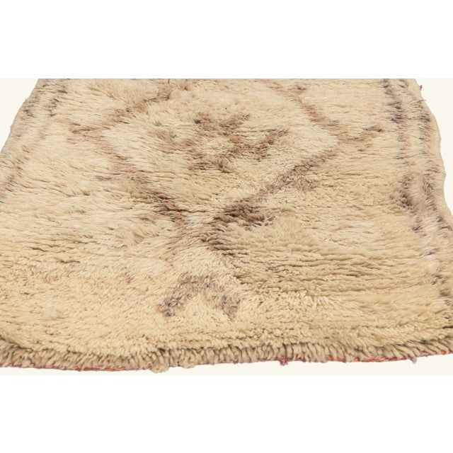 Berber Tribes of Morocco Vintage Azilal Moroccan Rug, 02'09 X 06'00 For Sale - Image 4 of 10