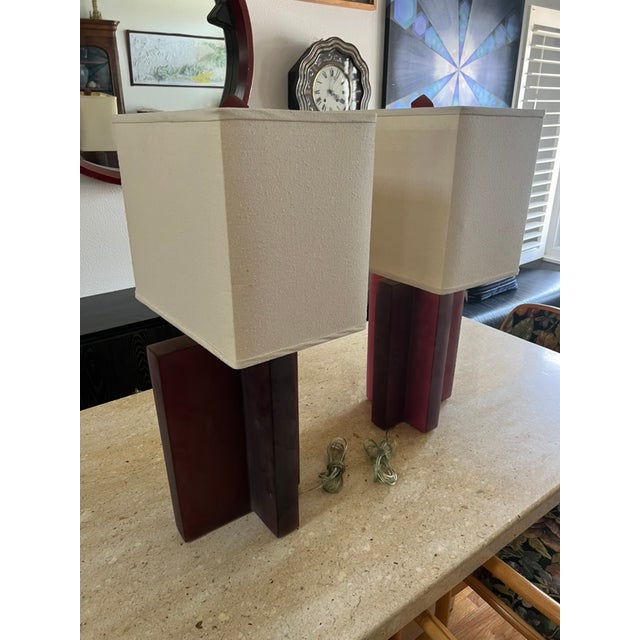 1990s Pair of California Postmodern Sculptural Frosted Resin Table Lamps by Deszign, Inc. For Sale - Image 9 of 17