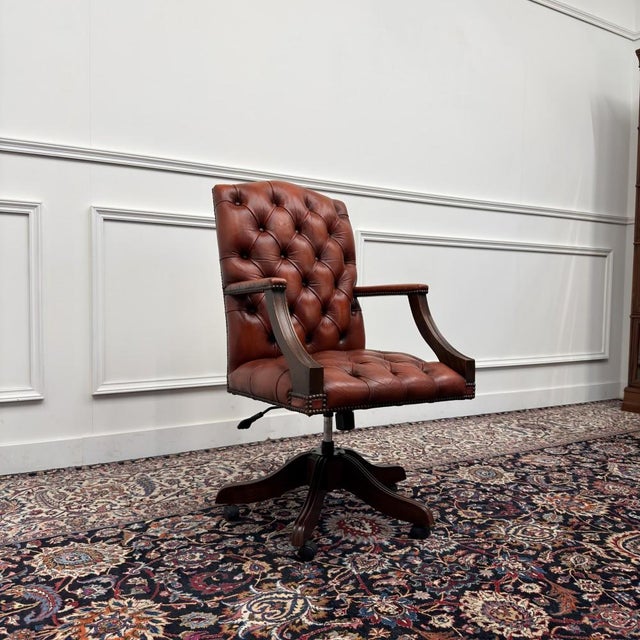 English Chesterfield Office Chair in Leather For Sale - Image 6 of 8