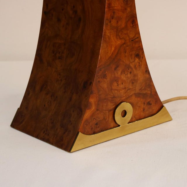 1970s Modernist Table Lamp in Elm Burl and Brass with Lampshade, 1970s For Sale - Image 5 of 7