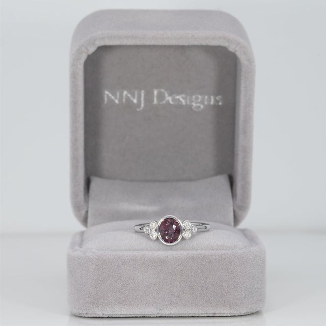 Modern Purple Spinel Ring With Earth-Mined Diamond Accents in Solid 14k Gold, Size 6.75 For Sale - Image 3 of 9