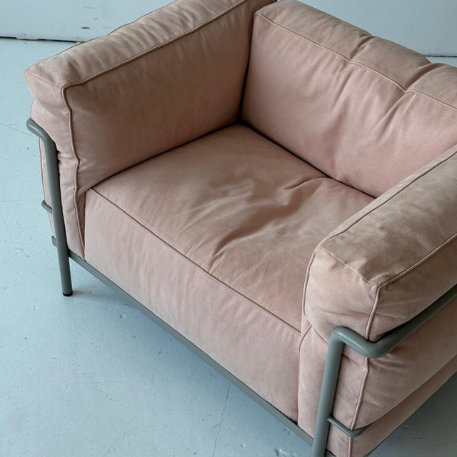 Mid-Century Modern Lc3 Grand Modele Chair by Le Corbusier Pierre Jeanneret and Charlotte Perriand for Cassina For Sale - Image 3 of 7