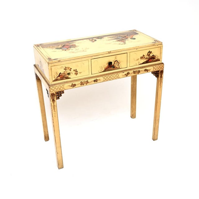 A gorgeous antique lacquered chinoiserie console / side table. This is in the classic Georgian period east Asian style, it...